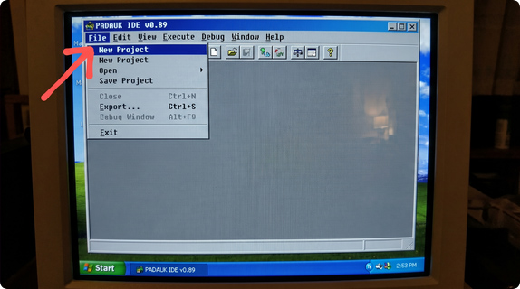 新建工程对话框，重点标出“Device:PMS150C”选项